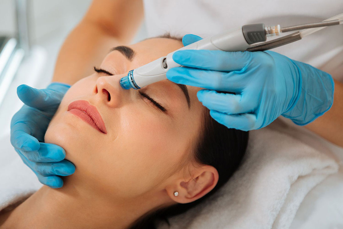 HydraFacial treatment at Aurecutis